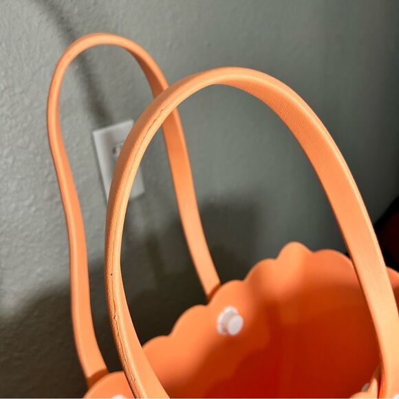Rose Scalloped Versa Tote Coral - Picture 3 of 16